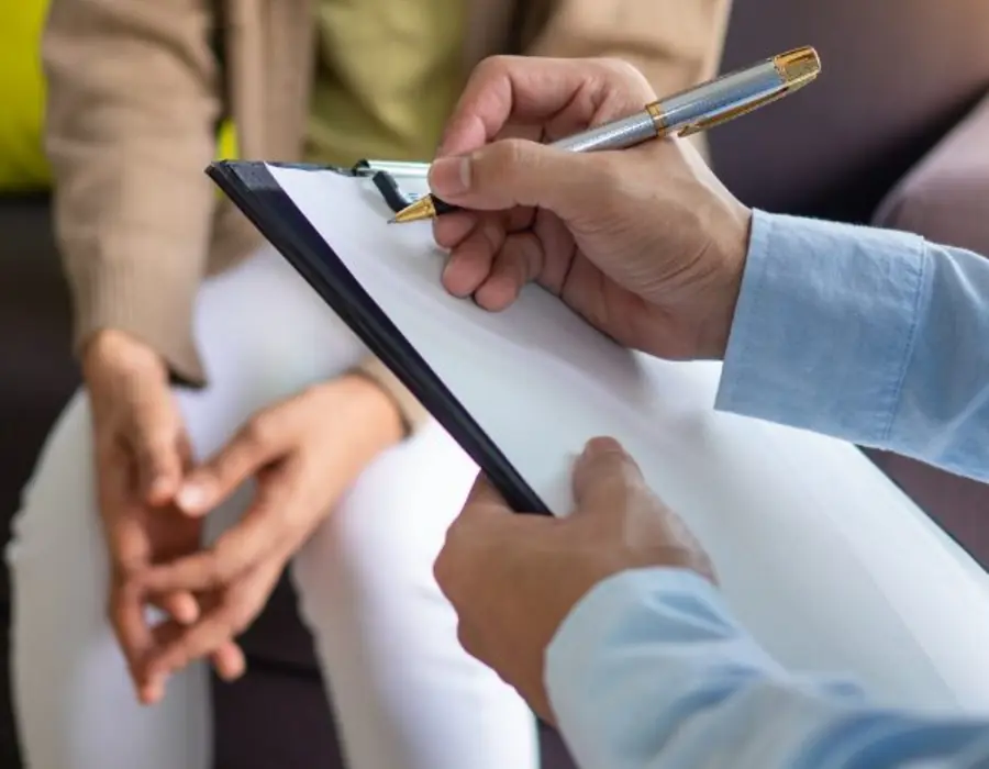 A counsellor providing personalised study guidance